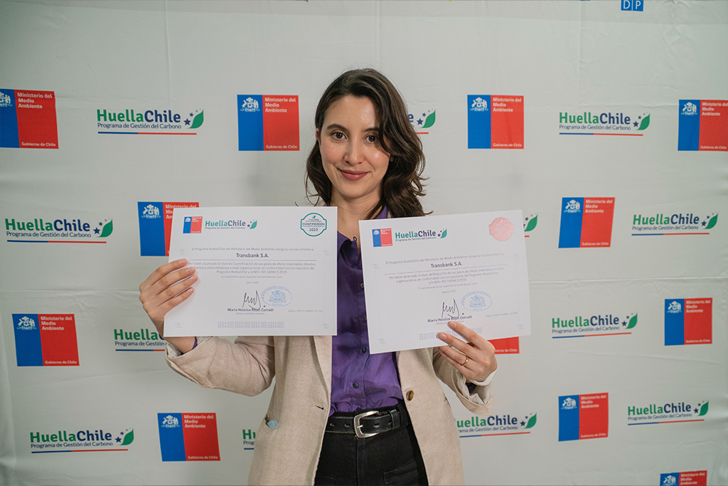 Transbank consolida su compromiso con la sostenibilidad y recibe dos sellos del Programa HuellaChile